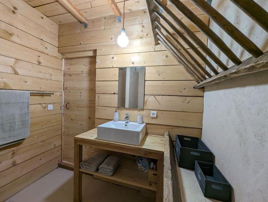 Logement - Studio Independant A Perouges Pérouges Exterior foto